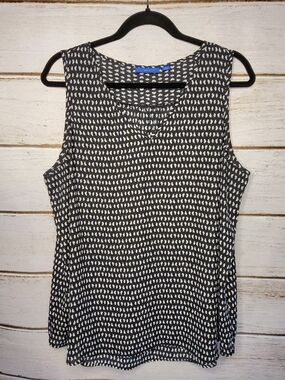 Apt. 9 Sleeveless Black & White Patterned V-Neck Top